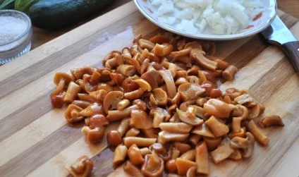 Салати з опеньками і шинкою рецепти з маринованими і вареними грибами (грибами) Салати з опеньками і шинкою рецепти з маринованими і вареними грибами