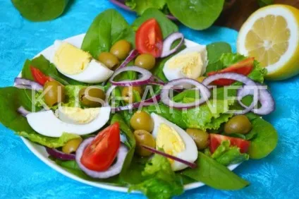 Салат зі шпинатом, помідорами і яйцем (салат) Салат зі шпинатом, помідорами і яйцем