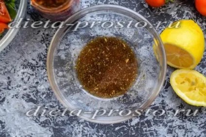 Салат з руколи з помідорами і моцарелою (яйце) Салат з руколи з помідорами і моцарелою