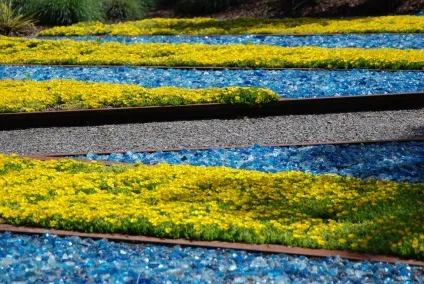 Садові доріжки 20 незвичайних прикладів оформлення зі скла (доріжки) Садові доріжки 20 незвичайних прикладів оформлення зі скла
