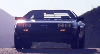 Тисяча дев'ятсот вісімдесят дві Delorean dmc-12 вінтажний тест-драйв (dmc-12) Тисяча дев'ятсот вісімдесят дві Delorean dmc-12 вінтажний тест-драйв