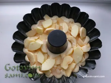 Шарлотка з яблуками