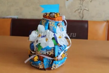 Солодка композиція з цукерок