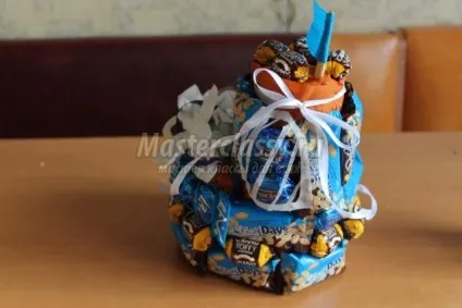 Солодка композиція з цукерок
