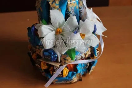 Солодка композиція з цукерок