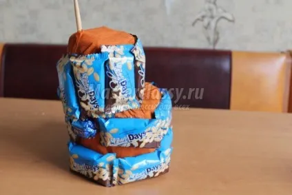 Солодка композиція з цукерок