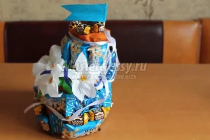 Солодка композиція з цукерок