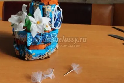 Солодка композиція з цукерок