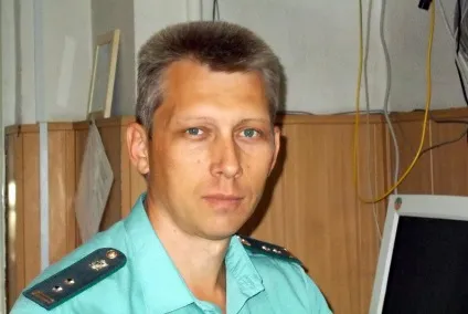 Ховаючись від судових приставів, чоловіки беруть прізвища дружин, свідок (службу судових приставів) Ховаючись від судових приставів, чоловіки беруть прізвища дружин, свідок
