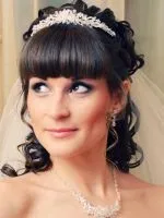 Весільні зачіски з довгою фатою (фатою) Весільні зачіски з довгою фатою