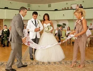 Свідки на весіллі - найкращі помічники молодих (свідки) Свідки на весіллі - найкращі помічники молодих