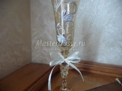 Весільні фужери і коробочка своїми руками (коробочка) Весільні фужери і коробочка своїми руками