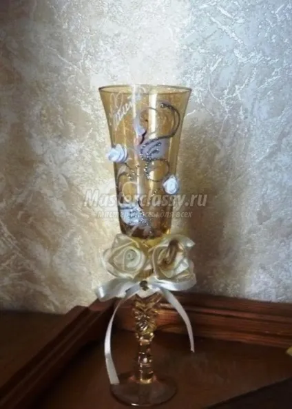Весільні фужери і коробочка своїми руками (весільні фужери і коробочка майстер-клас) Весільні фужери і коробочка своїми руками