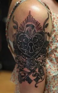 Тату замки і ключі (фото, ескізи, значення), tattoofotos (чорно-білі татуювання) Тату замки і ключі (фото, ескізи, значення), tattoofotos