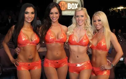 Топ дівчат з табличками (ring girls) - найцікавіші статті інтернету для справжніх чоловіків