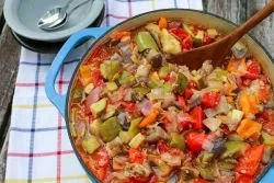Тушковані кабачки з помідорами