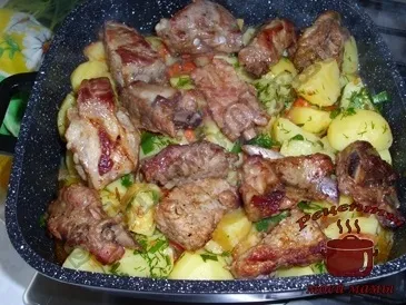 Тушкована картопля з реберцями (тушкована) Тушкована картопля з реберцями