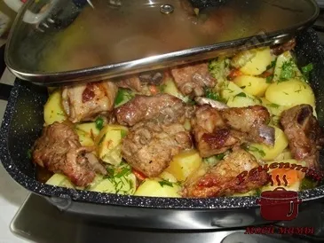Тушкована картопля з реберцями (картопля) Тушкована картопля з реберцями