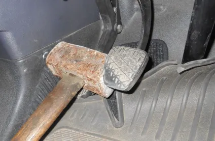 Видалення повітря з паливної системи дизеля (паливної) Видалення повітря з паливної системи дизеля