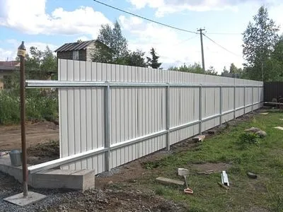 Важливі правила установки забору між сусідами (яка висота огорожі між сусідами) Важливі правила установки забору між сусідами