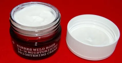 Зволожуючий крем для обличчя з дикою трояндою - 24-hour moisturising - brightening cream - від korres - (зволожуючий) Зволожуючий крем для обличчя з дикою трояндою - 24-hour moisturising - brightening cream - від korres -