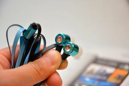 В китаї знайшли якісний пластиковий клон htc one (клон) В китаї знайшли якісний пластиковий клон htc one