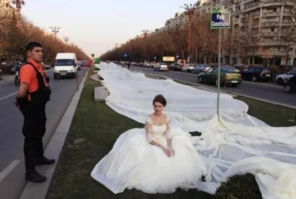 В яке весільну сукню наречена ніколи не зможе вбратися (зможе) В яке весільну сукню наречена ніколи не зможе вбратися