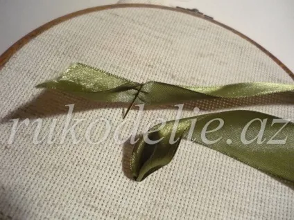 Вишивка стрічками, листя