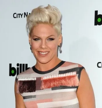 Навіжені стрижки співачки на коротке волосся пинк фото галерея, фото стрижки та зачіски (навіжені) Навіжені стрижки співачки на коротке волосся пинк фото галерея, фото стрижки та зачіски