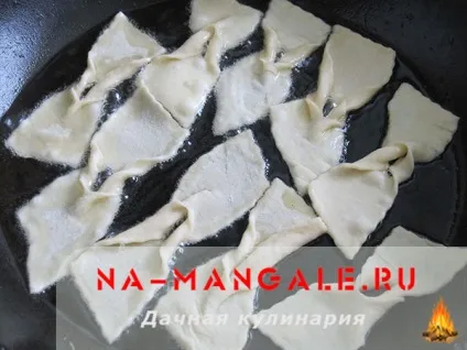 Хворост на горілці хрусткий класичний рецепт з покроковими фото (горілці) Хворост на горілці хрусткий класичний рецепт з покроковими фото