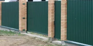 Огорожа з профнастилу (профлиста) як побудувати паркан, який профнастил вибрати (паркан) Огорожа з профнастилу (профлиста) як побудувати паркан, який профнастил вибрати
