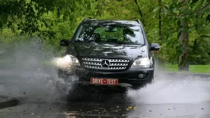 Навіщо mercedes m-class підкорювати бездоріжжя (mercedes) Навіщо mercedes m-class підкорювати бездоріжжя