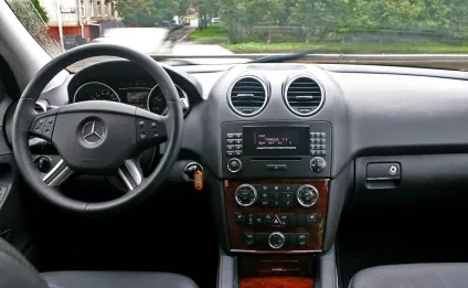 Навіщо mercedes m-class підкорювати бездоріжжя (mercedes) Навіщо mercedes m-class підкорювати бездоріжжя