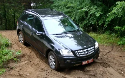 Навіщо mercedes m-class підкорювати бездоріжжя (m-class) Навіщо mercedes m-class підкорювати бездоріжжя