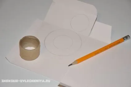 Заколка-капелюшок своїми руками з картонної втулки і тканини (прозорий універсальний клей) Заколка-капелюшок своїми руками з картонної втулки і тканини