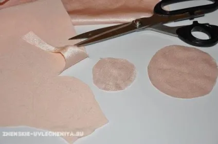 Заколка-капелюшок своїми руками з картонної втулки і тканини (своїми) Заколка-капелюшок своїми руками з картонної втулки і тканини