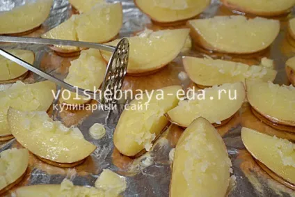 Запечена картопля з травами, чарівна (травами) Запечена картопля з травами, чарівна