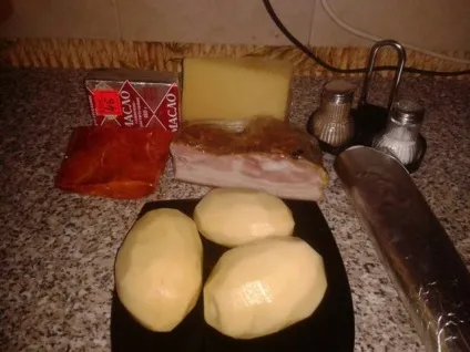 Заєць тушкований в сметані з печеною картоплею - м'ясо (будь-яке) - алтайський рибальський клуб (заєць) Заєць тушкований в сметані з печеною картоплею - м'ясо (будь-яке) - алтайський рибальський клуб