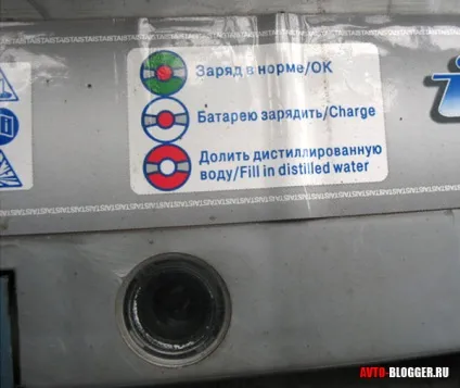 Зелена лампочка на акумуляторі (вбудований індикатор) (зелена лампочка індикатор акумулятор означає що це не горить) Зелена лампочка на акумуляторі (вбудований індикатор)
