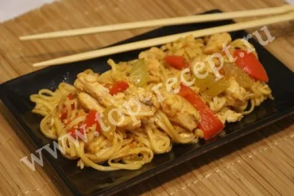 Смажена локшина з куркою (смажена локшина куркою) Смажена локшина з куркою