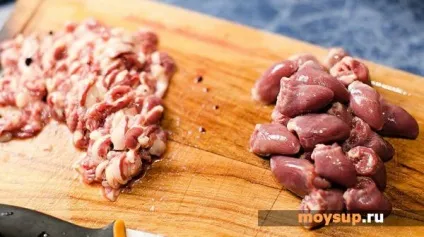 Апетитний салат з курячими сердечками і печерицями (сердечками) Апетитний салат з курячими сердечками і печерицями
