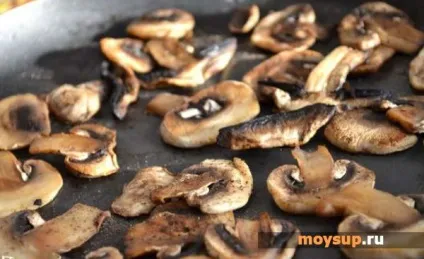 Апетитний салат з курячими сердечками і печерицями (салат) Апетитний салат з курячими сердечками і печерицями