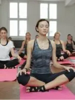 бежеві човники