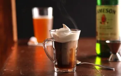 Айріш кава (irish coffe) - ірландський рецепт кави з віскі і збитими вершками (кава) Айріш кава (irish coffe) - ірландський рецепт кави з віскі і збитими вершками