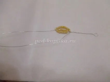 Квіти з бісеру в кошику