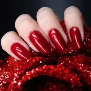 Зухвалий червоний - яскраве рішення для спокусливого манікюру - фото і опис прикладу