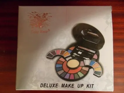 Фантазії з deluxe make up kit - відгуки про косметику (макіяж) Фантазії з deluxe make up kit - відгуки про косметику