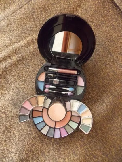 Фантазії з deluxe make up kit - відгуки про косметику (косметика) Фантазії з deluxe make up kit - відгуки про косметику