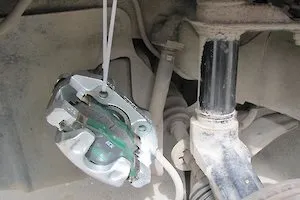 Інструкція по заміні картриджа стійки передньої підвіски на автомобілі chevrolet lanos, daewoo nexia (передній) Інструкція по заміні картриджа стійки передньої підвіски на автомобілі chevrolet lanos, daewoo nexia