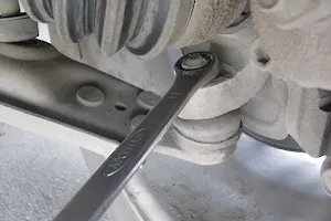 Інструкція по заміні картриджа стійки передньої підвіски на автомобілі chevrolet lanos, daewoo nexia (передній) Інструкція по заміні картриджа стійки передньої підвіски на автомобілі chevrolet lanos, daewoo nexia